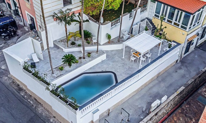Historical Downtown Salerno Apartment | Stylish Home with Swimming Pool in Salerno – Walk to Beach & City Center