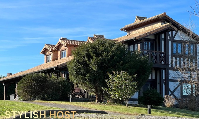 Suances Villa | Stylish Host Cantabria, Villa al Mar