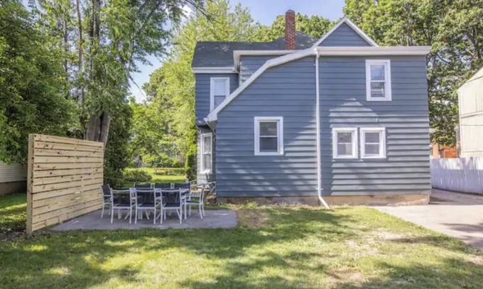 Champaign House | Stylish House, Close to downtown