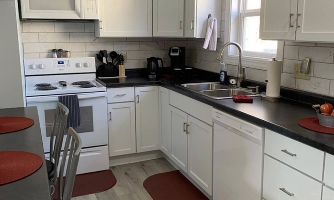 Pierre House | Stylish House Near Missouri River and Capitol Building