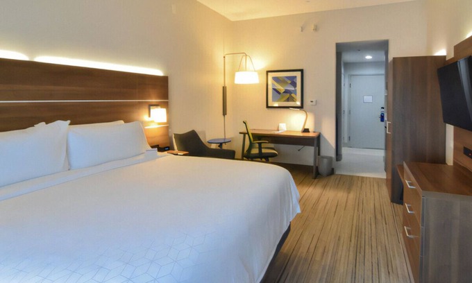 Pike House | Stylish & Inviting King Room w/ Free Breakfast!