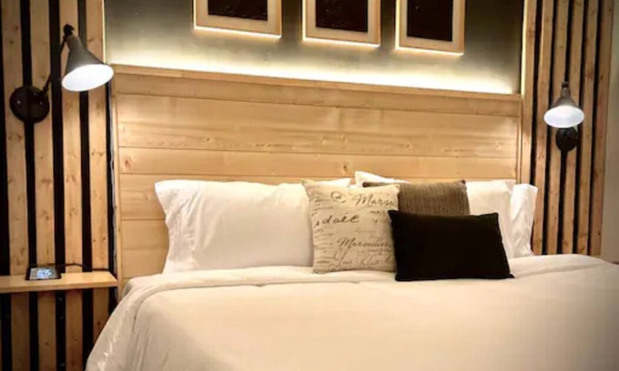 Halton Regional Municipality Apartment | Stylish king bed/Free parking