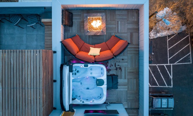 Berkeley House | Stylish Lakehouse in Denver with Rooftop Hot Tub, Sauna, Mountain Views, Garage