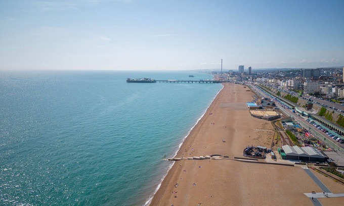 Seafront House | Stylish & modern 4-bedroom home with free parking