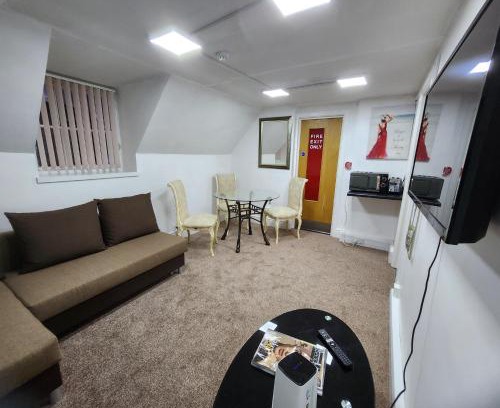 Solihull Apartment | Stylish Modern 1-Bed Apartment in Prime Solihull Town Centre
