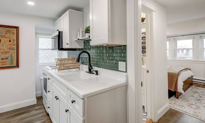 Ephrata Apartment | Stylish & Modern 1BR|Free Parking★Great Location!