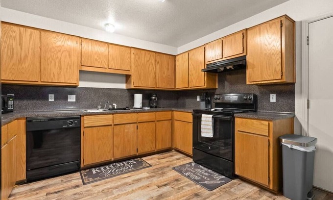 Killeen House | Stylish Modern 2BR/2BA - Spacious & comfy