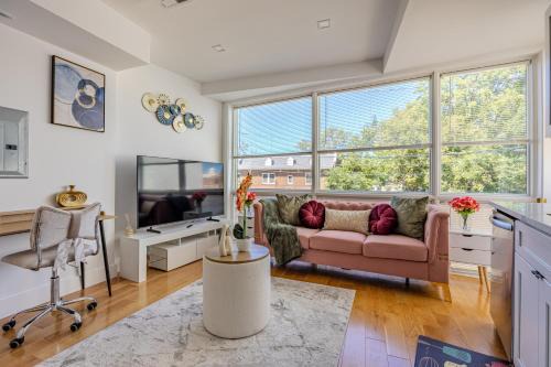 16th Street Heights Apartment | Stylish, Modern & Cozy