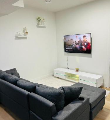 Northeast Edmonton Apartment | Stylish - Modern - Lux Suite - 2 Min to Henday - Netflix - Free Wi-Fi - CCTV - Parking