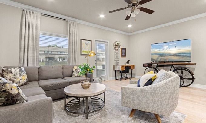 Sanders Beach House | Stylish Modern Retreat in Downtown w/Pool, 3 Bedroom, 2.5 bath, free parking