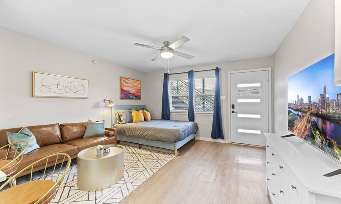 Greystone Center Apartment | Stylish modern studio close to Downtown and Domain