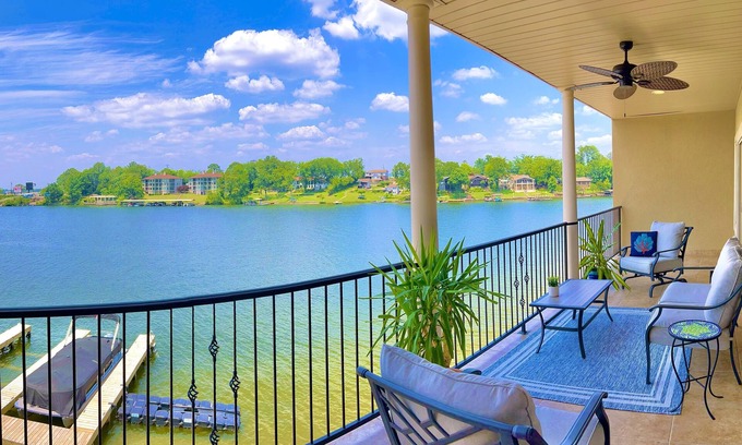 Lake Hamilton Condo | Stylish New Lake Condo with180° Lakefront View- Main Channel, Central Location!