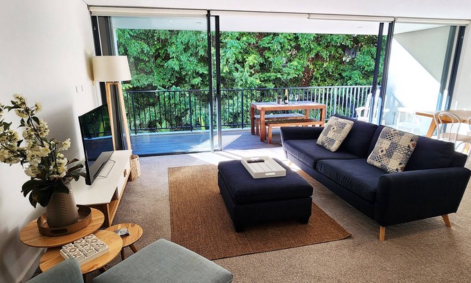 Randwick Apartment | Stylish Parkside Retreat - Outdoor Pool & Undercover Parking - Randwick
