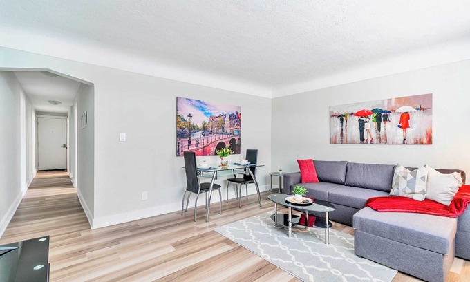 Hamilton Apartment | Stylish Pet-friendly 1BR Suite—Corktown Hamilton
