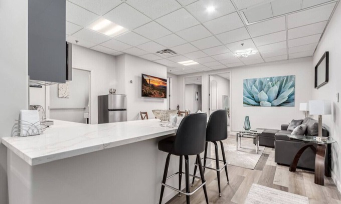 Town Center Condo | Stylish & Prestigious! 2 Bed/2 Bath-On The Avenue