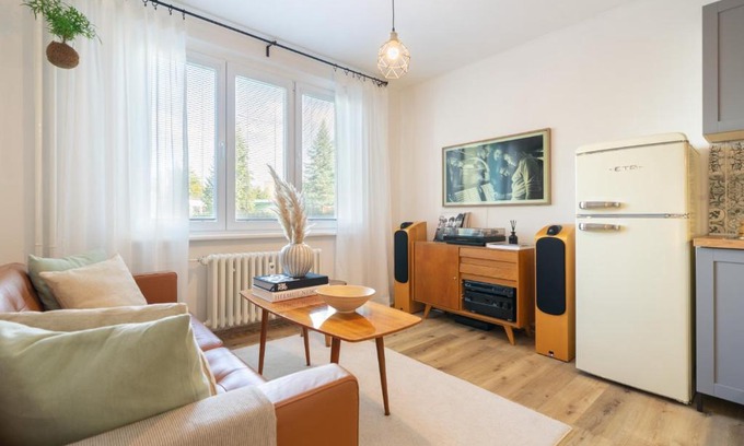 Rakovnik Apartment | Stylish retro apartment
