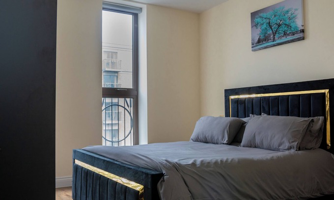 Tower Hamlets Apartment | stylish riverside apartment