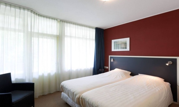 Renesse Hotel | Stylish Seaside Stay, steps from Dunes, Cycling paths, and Beach Escape
