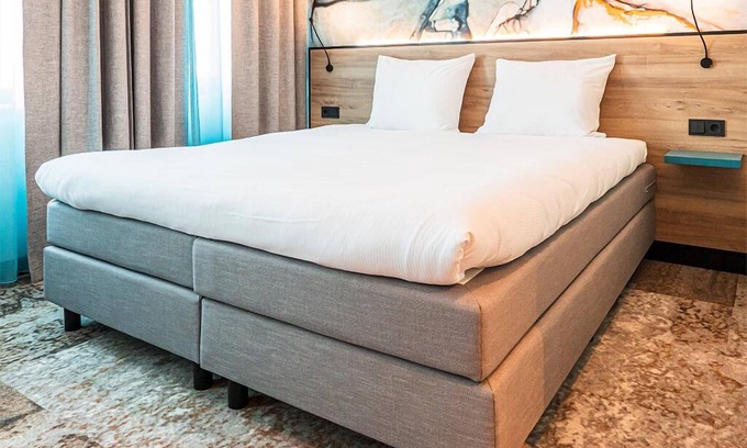 Scheveningen Badplaats Hotel | Stylish Seaside unit w/E-Bike Rental & Onsite Dining - Seaside Pier nearby