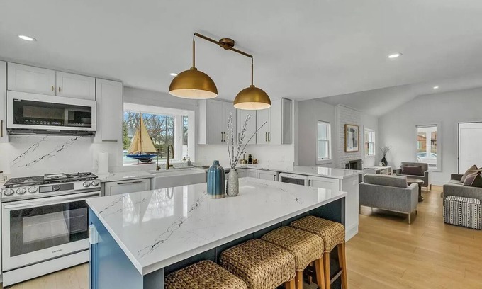 Flanders House | Stylish, spacious, and modern - Just 1 block from a private beach.