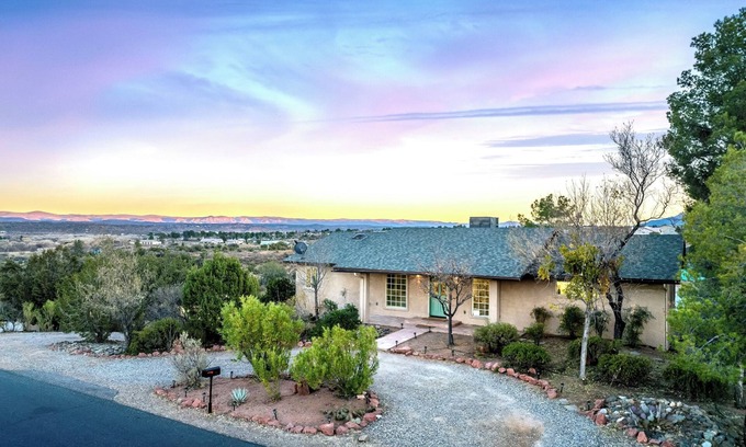 Cottonwood House | Stylish & Spacious Boho - King Bed Galore, Hot Tub, Arcade, Ping Pong, Rec Room