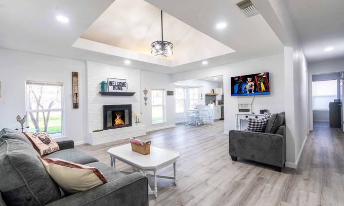 Killeen House | Stylish, Spacious Entire Hm 4/2 in nice Killeen neighborhood