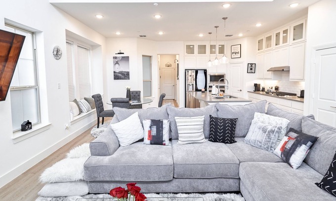 McKinney House | Stylish, Spacious, Modern Townhouse!