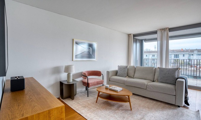 St. Johann Apartment | Stylish St. Johann 2BR w/Parking & W/D, nr River, by Blueground