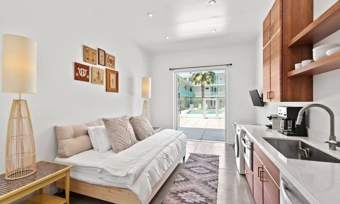 Roosevelt Condo | Stylish studio in DTPH - Pool and WiFi