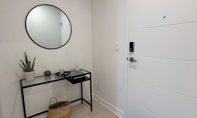 Griffintown Condo | Stylish Studio on the 24th floor in Griffintown