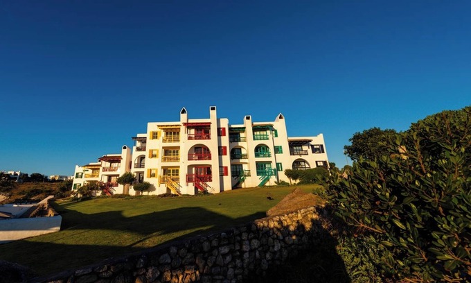 Mykonos House | Stylish Studio Retreat | Lagoon View | Pool