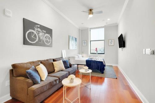 Olde Kensington Apartment | Stylish Studio W Rooftop Pool