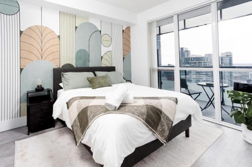 Toronto Entertainment District Apartment | Stylish Suite at 300 Front Street W