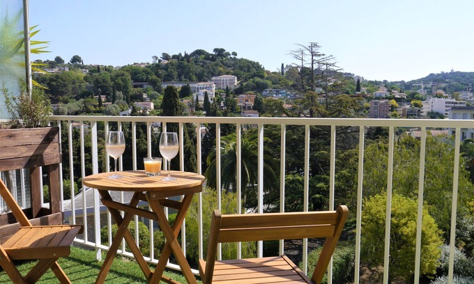 Mougins Apartment | Stylish T3 apartment with two balconies and view, top floor