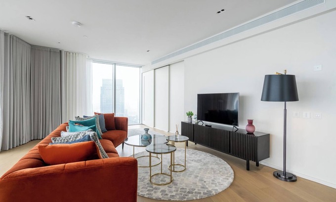 Canary Wharf Apartment | Stylish three-bedroom apartment in Canary Wharf