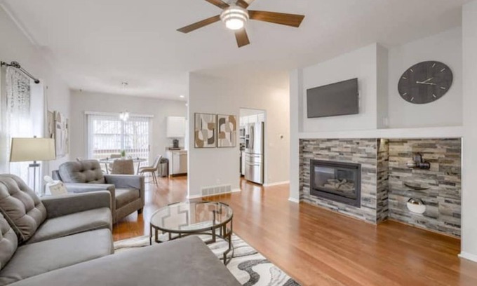 McArdle House | Stylish townhome close to every convenience.