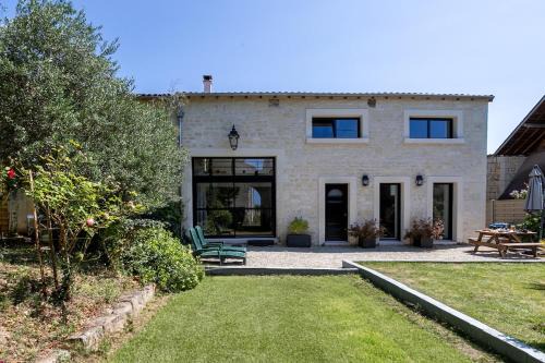 Ranton House | Stylish troglodyte home