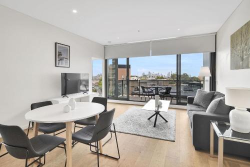 St. Leonards Apartment | Stylish two bedroom in St Leonards ALB91105