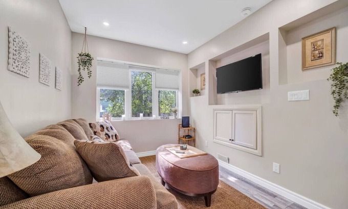 Kitchener House | Stylish Urban Escape - Close to DTK and Expwy