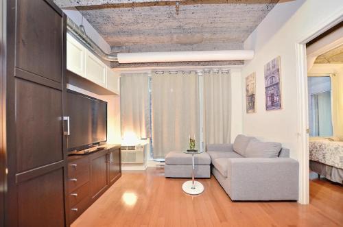 Quartier des Spectacles Apartment | Stylish Urban Loft Downtown