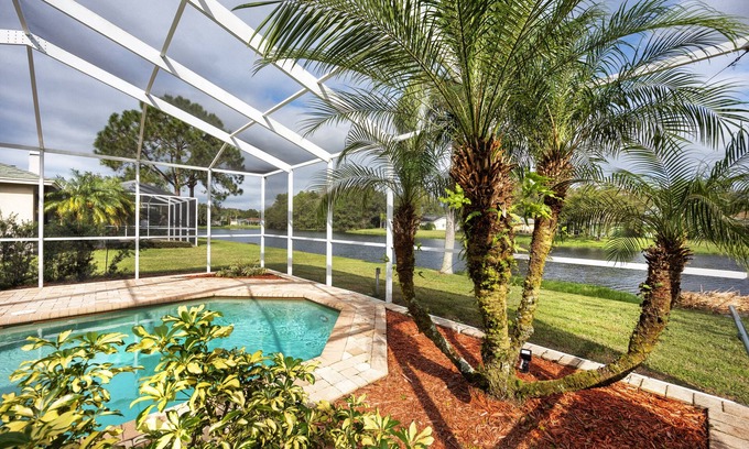 Palm Harbor House | Stylish Vacation House in Palm Harbor