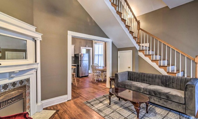 Vicksburg Apartment | Stylish Vicksburg Apt with Porch - 2 Mi to Casino!