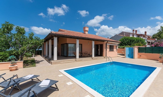 Buje House | Stylish Villa in Buje with outdoor kitchen