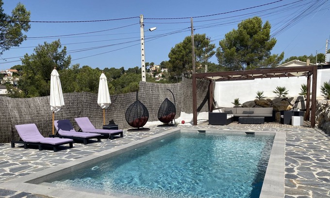 Olivella Villa | Stylish Villa Jupiter with cool Swimming pool and A/C, quiet setting