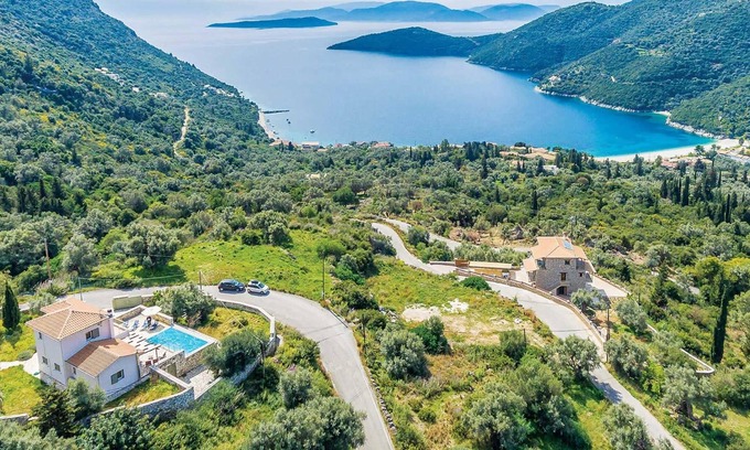 Mikros Gialos Villa | Stylish villa w/spectacular views & great location