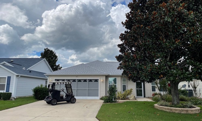 Winifred House | Stylish Winifred Home w/Lanai, Patio, & Golf Cart Near Lake Sumter Landing