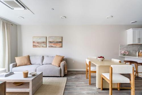 Downtown Apartment | Stylish Yale Wooster Square Downtown Laundry