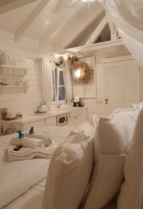 Pouzdrany House | Sušarna Romantik