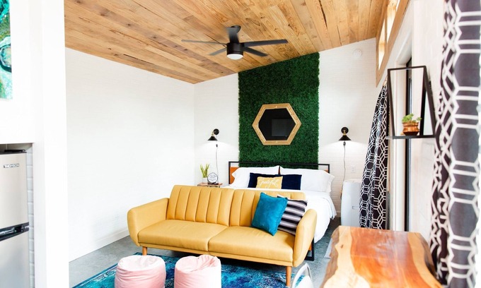 Springdale Apartment | Sub Urban Paradise ~ cozy and private backyard tiny house