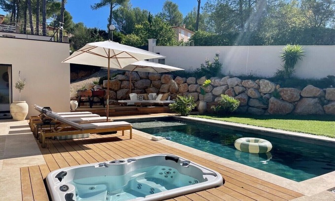 Prades-le-Lez Villa | Sublime architect-designed villa with pool & spa 15 min from Montpellier